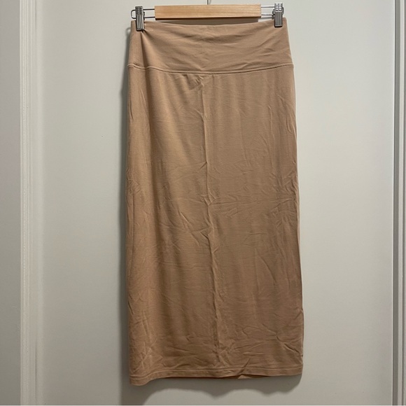 Jersey stretch pencil skirt from Babaton - Picture 4 of 4